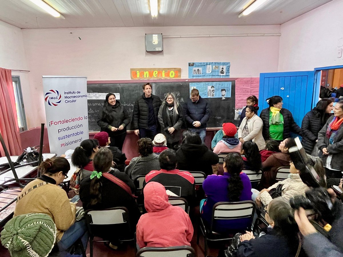 Operativo "estamos con vos"

El día viernes 30 del Mayo el IMaC estuvo pesente en el operativo "estamos con vos", organizando por Gobernación y el IPLyC (Instituto Provincial de Lotería y Casinos) que en esta oportunidad se realizó en Escuela Raúl Porta N ° 254