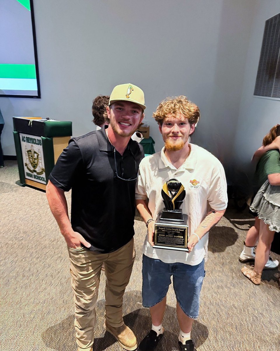 🎉 Huge congratulations to Jesse James Danner for being awarded the prestigious Harper Lindsey Scholarship! 🎓 A heartfelt thank you to Carter Lindsey and the entire Lindsey family for their incredible support. This scholarship not only offers vital financial assistance to
