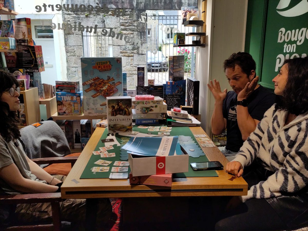 La boutique Bouge Ton Pion est dramatiquement située près d'un écureuil de chez Nuts!. Elle a récemment été le théâtre d'expériences prototypales les plaçant sous un Spell, avant de rejouer les terribles batailles d'Angleterre et de Versailles.
#soutine