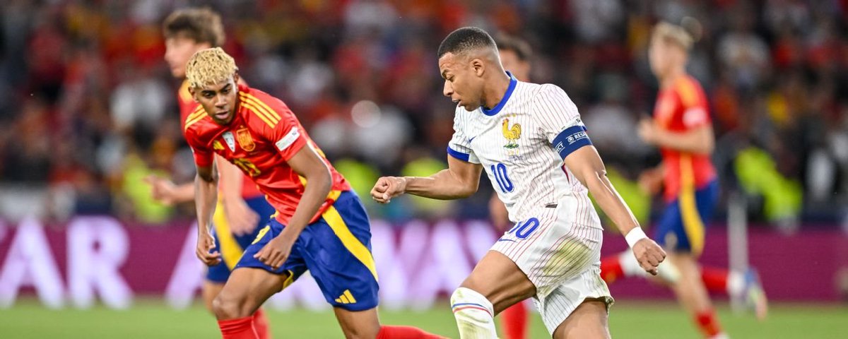 dannysthilld's tweet photo. No jogo entre a Espanha e França,vimos a diferença do Lamine Yamal para o Vini Jr.O Yamal com apenas 17 anos chama a responsabilidade e o protagonismo pra ele na Seleção da Espanha coisa que o Vini não faz na Seleção Brasileira.
#BRAxEQU #SeleçãoBrasileira
#SextaDetremuraSDV https://t.co/KH7Or5iHLW