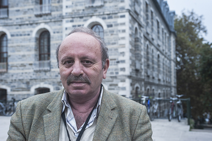 Ոչ եւս է համ­շէ­նի ու­սումնա­սիրու­թիւննե­րով ծա­նօթ ազ­գագրա­գէտ, խմբա­գիր Սեր­կէյ Վար­դա­նեանը
(Լուսանկար. Պերճ Արապեան)
agos.com.tr/am/hvotvadzi/3…