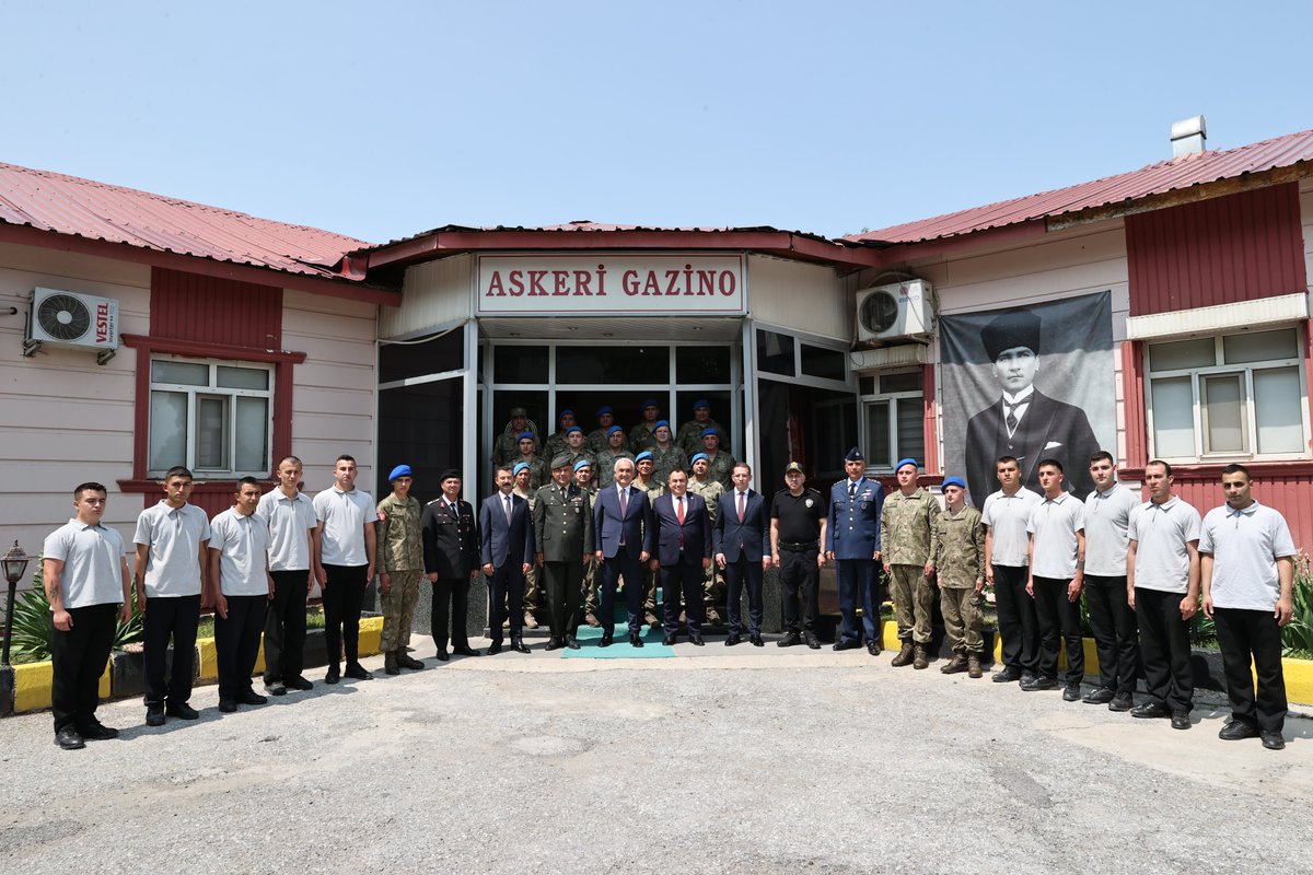T.C. Muş Valiliği (@tcmusvaliligi) on Twitter photo Valimiz Sayın <a href="/Valiavnicakir/">Avni Çakır</a>, Muş Milletvekili Sn. Mehmet Emin Şimşek ve ilimiz protokolü ile birlikte, Kurban Bayramı münasebetiyle Garnizon Komutanlığımızı ziyaret etti.
Sayın Valimiz, kahraman Mehmetçiğimiz ve vatani görevini yerine getiren erlerimizin Kurban Bayramını Valimiz Sayın <a href="/Valiavnicakir/">Avni Çakır</a>, Muş Milletvekili Sn. Mehmet Emin Şimşek ve ilimiz protokolü ile birlikte, Kurban Bayramı münasebetiyle Garnizon Komutanlığımızı ziyaret etti.
Sayın Valimiz, kahraman Mehmetçiğimiz ve vatani görevini yerine getiren erlerimizin Kurban Bayramını