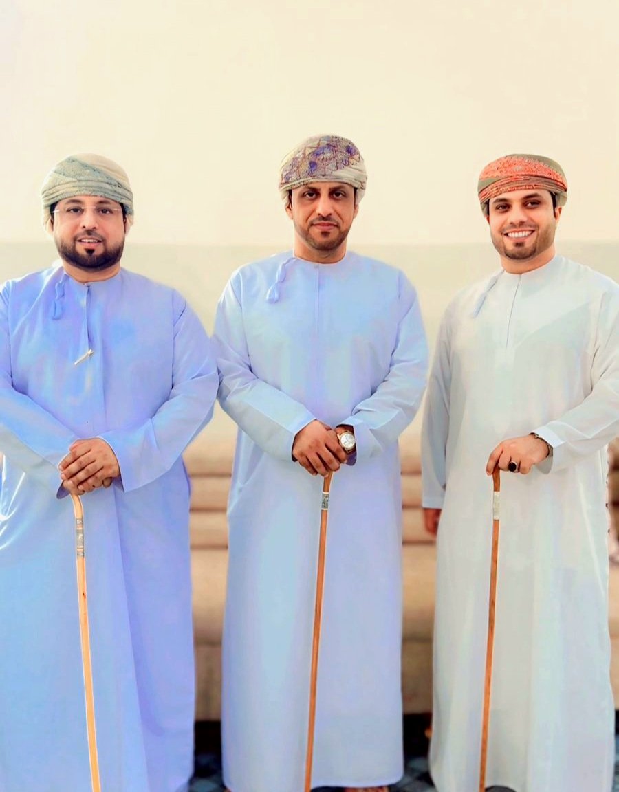 من قلوبنا الصافية إلى قلوبكم الندية نرسل لكم تهاني العيد السعيد،.
كل عام وأنتم بخير و #عيدكم_مبارك
 
مع شقيقيّ أحمد ود. يونس في صباح العيد 
<a href="/younisalnaamani/">يونس النعماني</a> 
<a href="/Ahmed_Jameel144/">أحمد جميل النعماني</a>