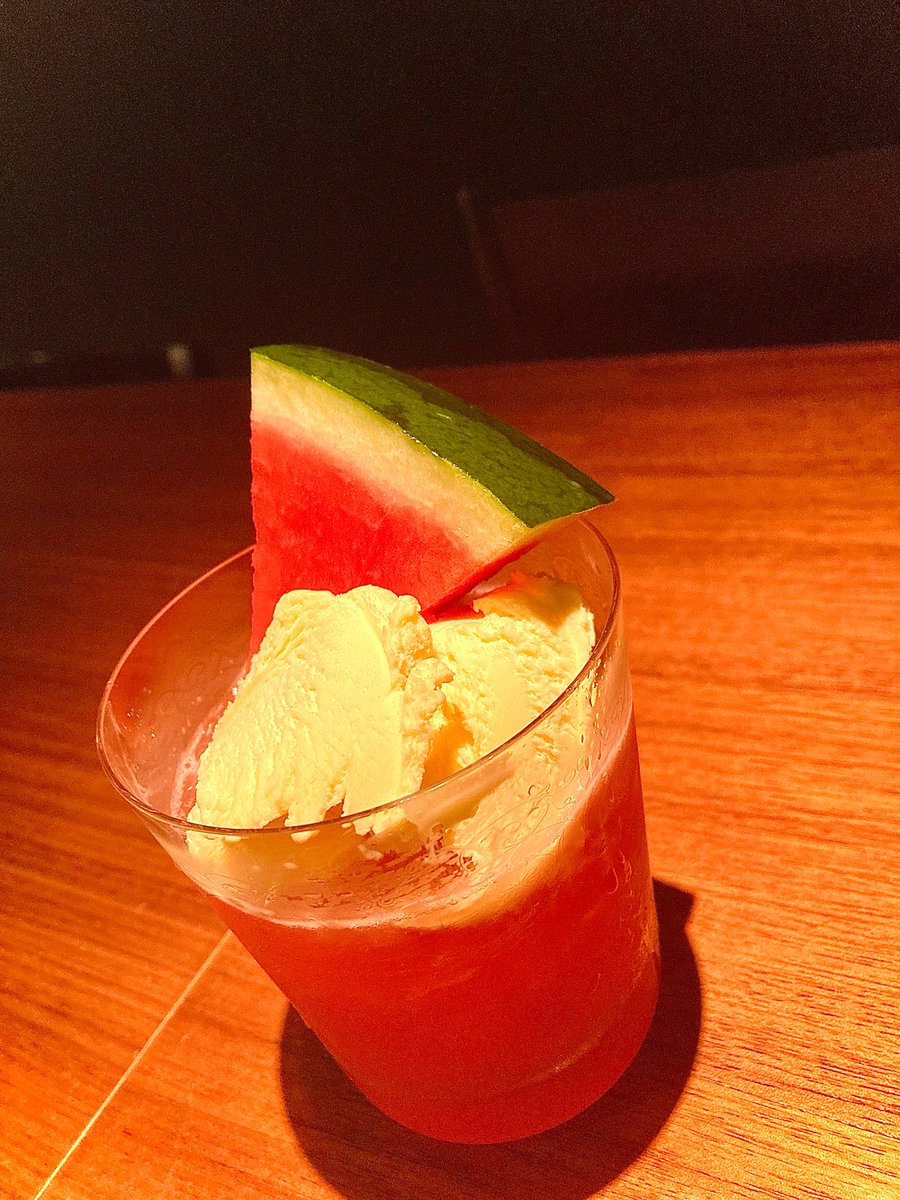 theDrop46790349's tweet photo. 本日はコレ！
「大人のスイカフロート」
#船橋BAR
#船橋カクテル
#ドロップ
#theDrop 

 https://t.co/jpY9WJsGM0 https://t.co/730Bfbd9MV