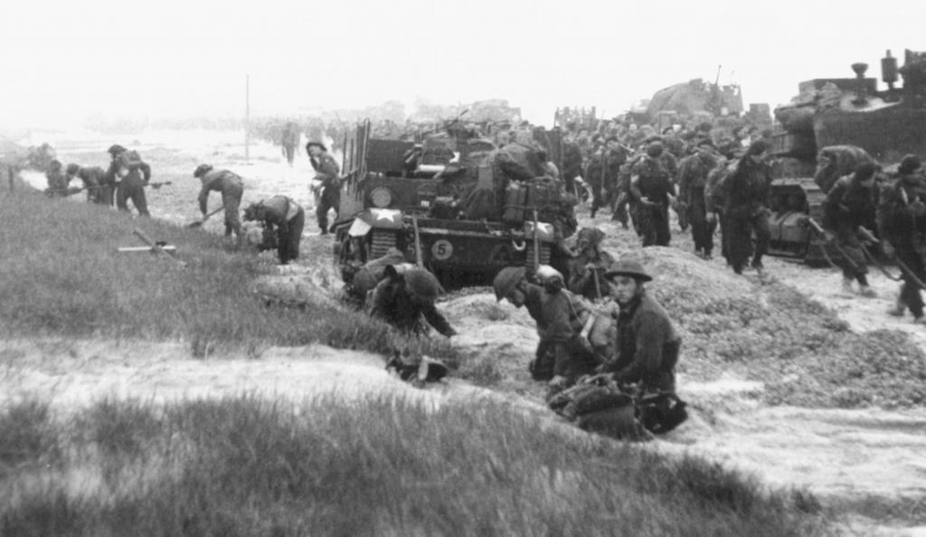 untoldthemuseum's tweet image. The Battle Honour NORMANDY LANDING is emblazoned on the King&apos;s Colour of The Royal Irish Regiment, marking the contribution of The Royal Ulster Rifles on D-Day, 6 June 1944.
#SharedHeritage #untoldthemuseum #UntoldStories #DDay #WWII #wewillrememberthem