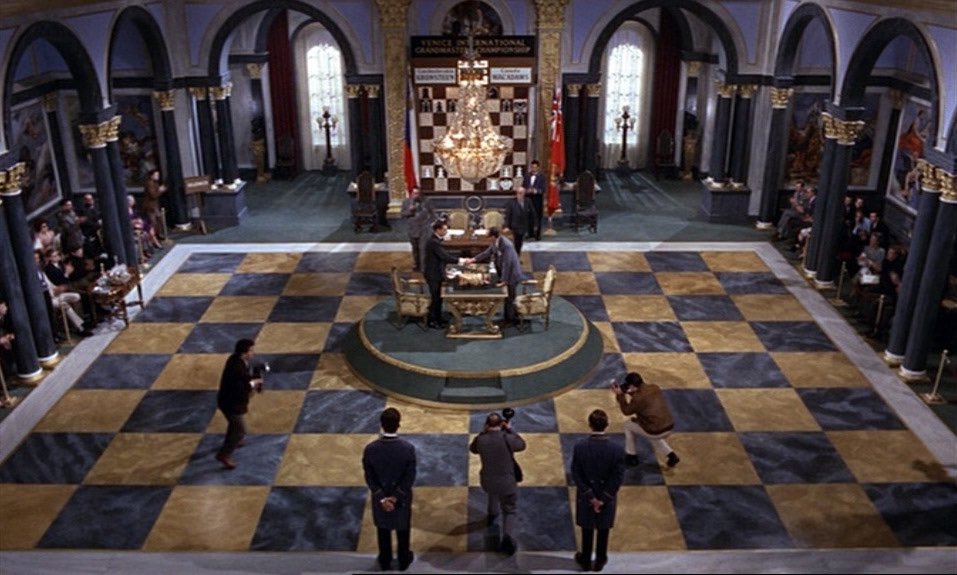 AarontYouGreat's tweet image. A few potential little homages in the #007FirstLight trailer I haven’t seen others mentioning:

While obviously a hotel staff disguise, the nehru jacket feels VERY like a nod to Dr. No.

We must have all noticed the chess game being based on FRWL, right?

(1/2)