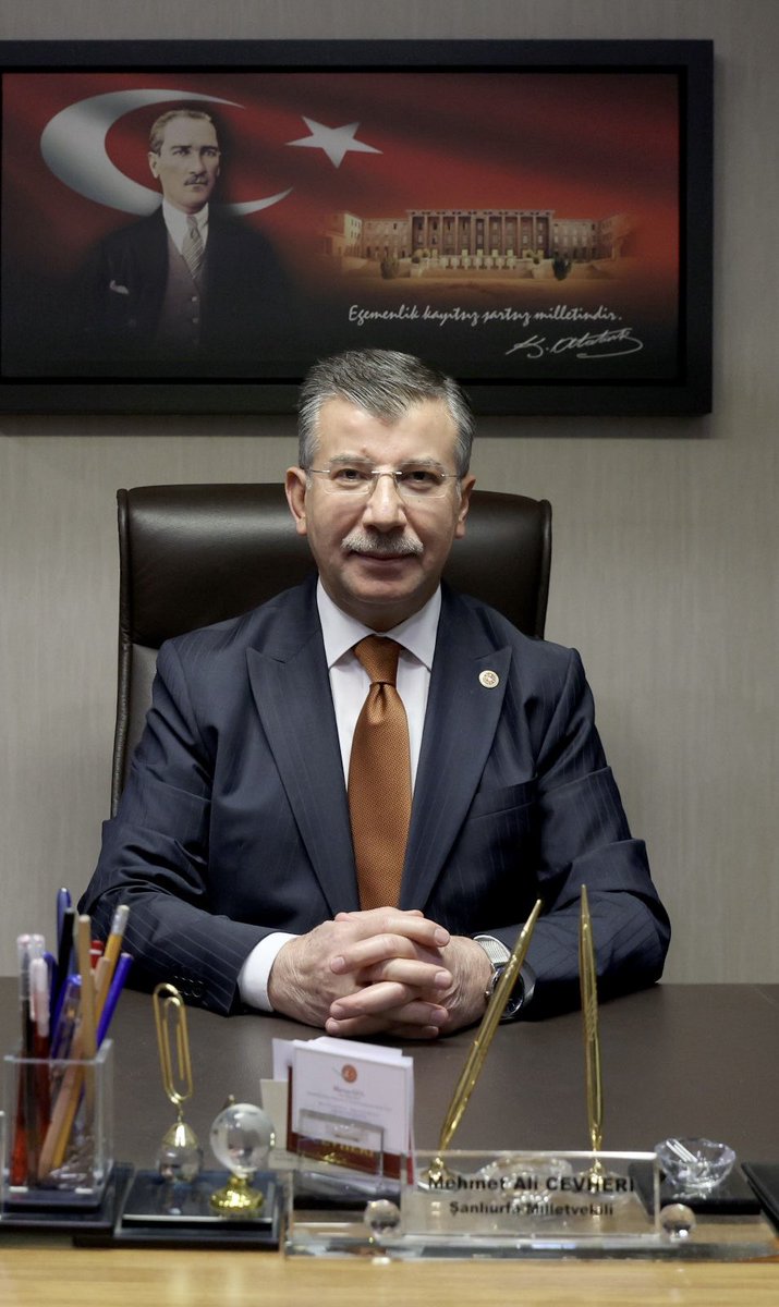 Bu bayramda dualarımız; evlatlarına hasret kalan analar, yuvası yıkılan mazlumlar ve özellikle Gazze’de direnen kardeşlerimizle…
Kurban Bayramı’nın; merhameti, paylaşmayı ve dayanışmayı çoğaltmasını Yüce Mevla’dan diliyorum.
Bayramınız mübarek olsun.