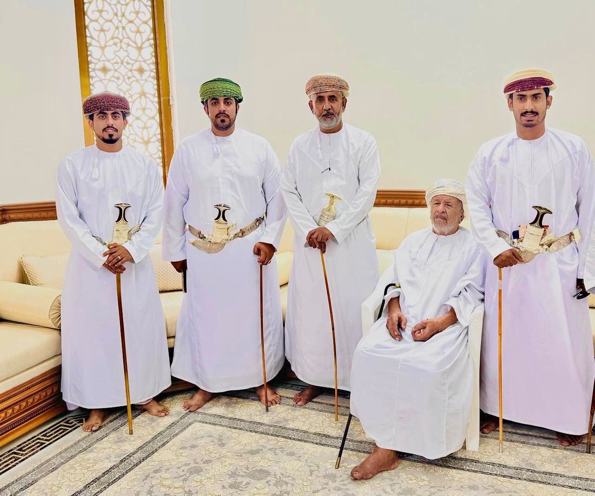 صورة جمعتنا مع الشمج: سالم بن خميس بن علي المجبلي الجعفري (أبو خميس)، صاحب القلب الطيب والصوت الهادئ، في مجلس ابنه العامر جاسم بن سالم الجعفري (أبو محمد)، أثناء زيارتنا له بمناسبة #عيد_الأضحى_المبارك.