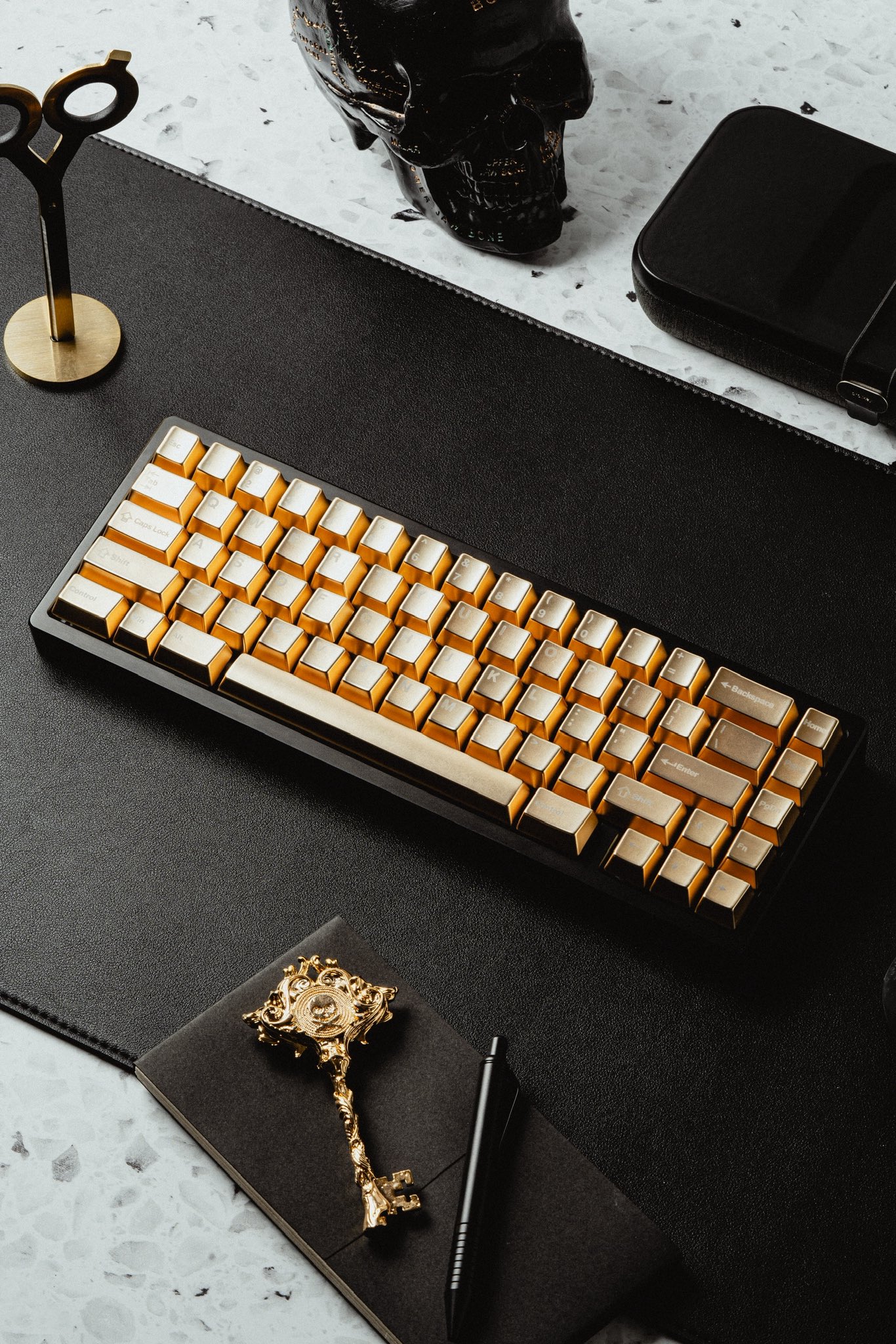 メタルキーキャップ 交換用メタルキーキャップの進化系、LEDがしっかり透ける透過型