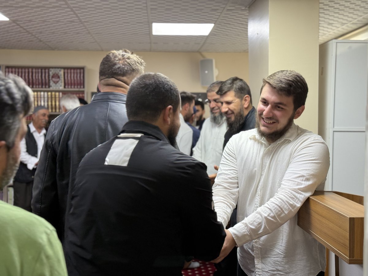 🫂 Van

(Bir de) onlara, Âdem’in iki oğlunun hak olan haberini oku. Hani onlar bir kurban sunmuştu da birinin (kurbanı) kabul edilmiş, diğerininki kabul edilmemişti. (Kurbanı kabul olunmayan) demişti ki: “Kesinlikle seni öldüreceğim.” (Kardeşi:) “Allah ancak muttaki olanlardan