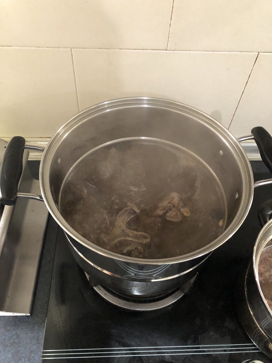 azmanrocks's tweet photo. My parents punya frozen food skills is so top notch, esok raya haji 1446H, sekarang tengah masak sup daging + urat keting guna daging korban raya haji 1445H. https://t.co/LvZhkxKK12