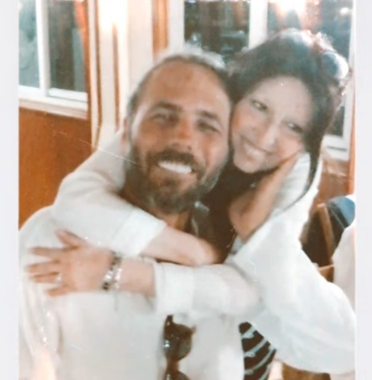 İnsanın sevdiklerine böyle kocaman sarılabilmesi...

Bayramdır işte o!...

Her gününüz bayram olsun 🙏☘️