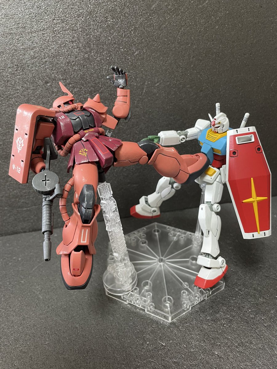 #ガンダム
#HGUC
#機動戦士ガンダム
ガンダム1/144HGリバイブ版を完成しました。
当初はデカールを貼る予定でしたが
シャアザクキック🦵の蹴られ役という事で今回は控えめにさせて頂きました、どうぞご容赦ください。🙇
キットの可動ままで蹴られ役のガンダムが再現出来て凄い‼️と思いました。☺️🙇‍♂️