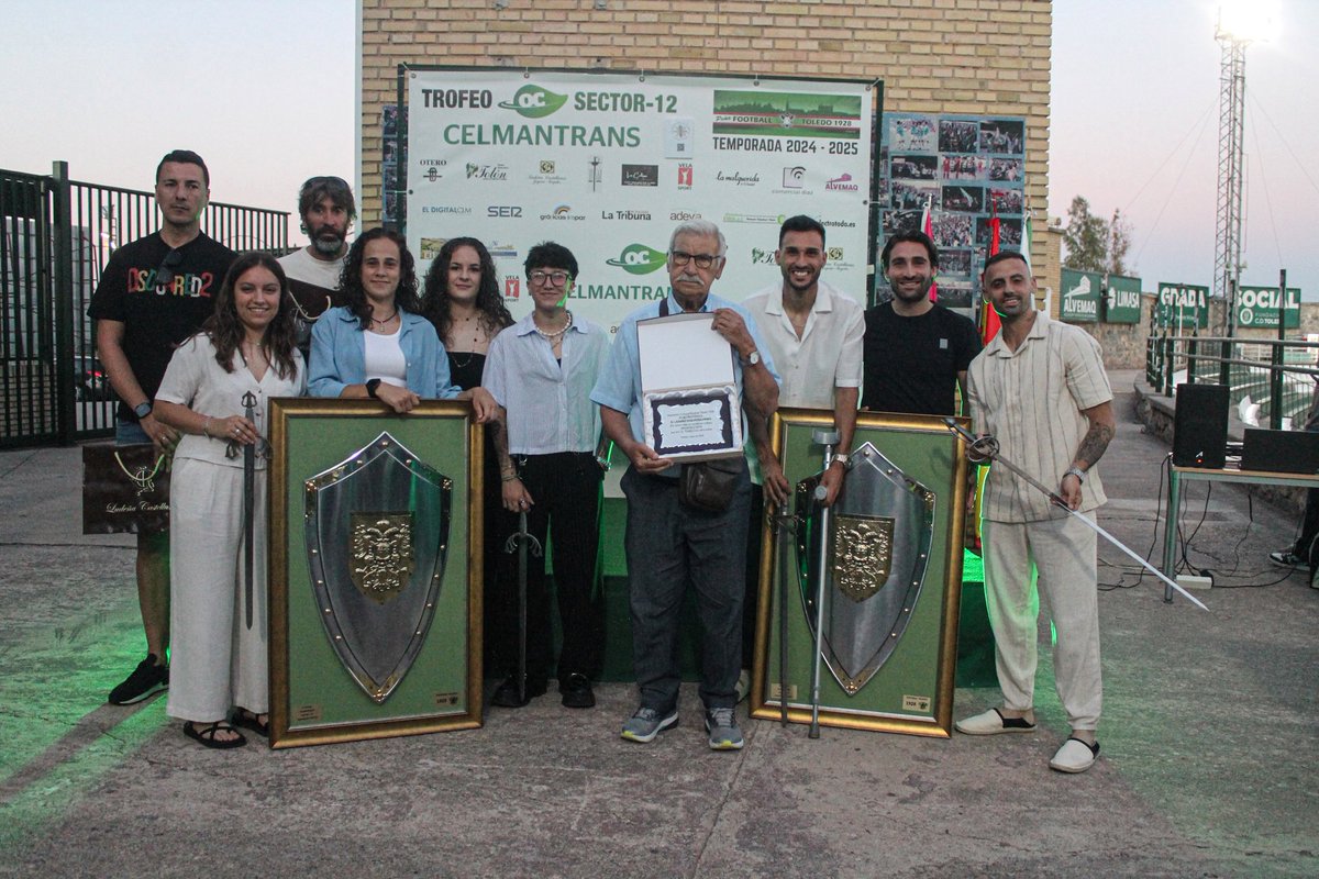 Celebrada una nueva gala de la Peña <a href="/toledo1928/">Foot-Ball Toledo 1928</a> en el Salto del Caballo.

🥇 Adrián Mancebo y Rocío Lucena fueron premiados como los mejores de la temporada 24/25.

🟢⚪️ Agradecidos siempre a la Peña por esta bonita iniciativa.

#SiempreCDToledo 💚⚪️