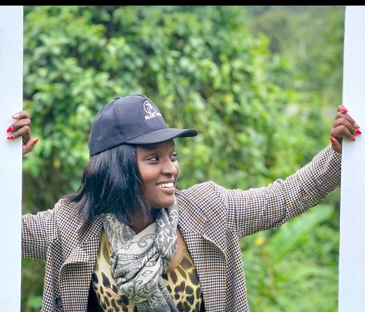 Nta scandal zo gutwika
Nta tattoo
Nta gukunda abahungu cyane
Nta beef na bagenzi be
Nta gukora post zisebya abandi
Nta bishegu
Nta modoka zihenze
Nta buryarya

Just kubera content ye nziza abantu bakamwikundira. ❤️🤍