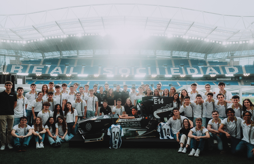 El equipo Tecnun eRacing de <a href="/tecnun/">Tecnun</a> presenta su nuevo coche, el TeR25.
El estadio Reale Arena de la <a href="/RealSociedad/">Real Sociedad Fútbol</a> acogió la presentación del proyecto en el que participan 60 estudiantes.
👉 unav.edu/noticias/-/con…