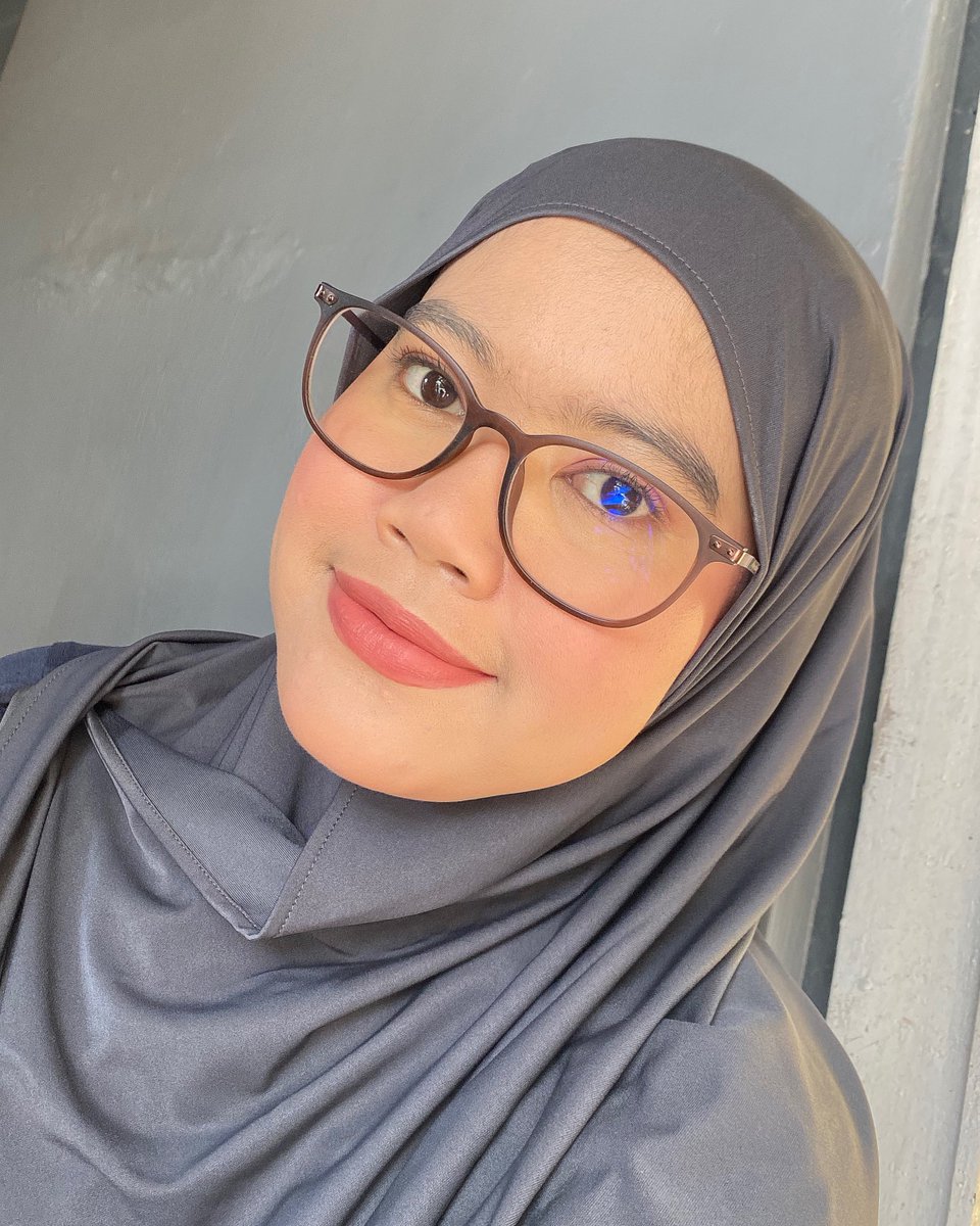 buat yg suka dandan, loose powder tuh kunci flawless makeup ✨

rata-rata isinya dikit, kl dipake tiap hari terasa boros kan?! 😮‍💨 salah satu brand lokal kesayangan kita semua, akhirnya punya LOOSE POWDER SUPER SIZED 

gak tanggung-tanggung isinya 20gr! 😭☝️