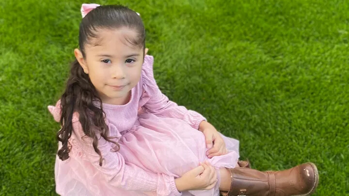 Un enfant de 9 ans tue accidentellement sa sœur de 5 ans

Après la mort de la fillette aux États-Unis, son père a été arrêté. 

Il est accusé de détenir illégalement un fusil de type AR

➡️ l.leparisien.fr/5DME