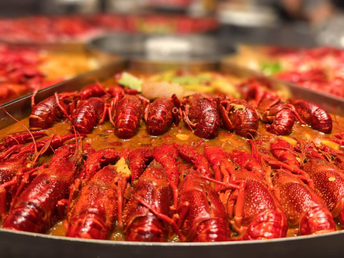 今天大表哥互动，导致热钱很多来了bsc上，但最终能否留住还得看bsc上的建设，上一波鸡毛还在眼前