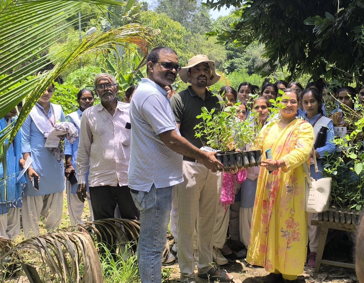 As a part of Ashwagandha awareness campaign program supported by <a href="/nmpb1/">NMPB MoAyush</a>, saplings were distributed among the students and faculty members of  Govt. Girls Degree College, Aurai Bhadohi. Students also got a short tour of medicinal garden of Dept of Botany, BHU. <a href="/bhupro/">BHU Official</a>