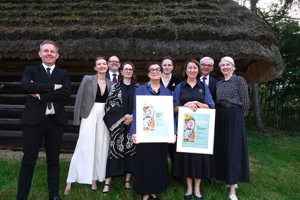 Muzeum Narodowe w Poznaniu ponownie nagrodzone! 
Na gali Sybilla 2024 dostaliśmy dwa wyróżnienia: za konserwację elewacji Muzeum Zamku w Gołuchowie oraz za nową stałą ekspozycję Galerii Sztuki Polskiej.