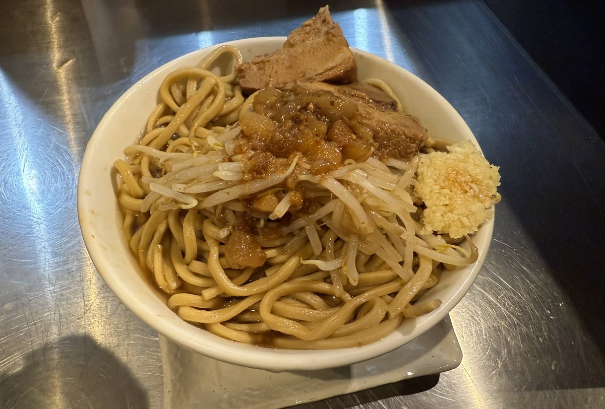 落語の稽古終わりました

ちょっとこのラーメン凄くない！
3人がそれぞれ500g食べるって言ったから頼んだのに、若干1名が300gの食券を買ってるという衝撃の真実