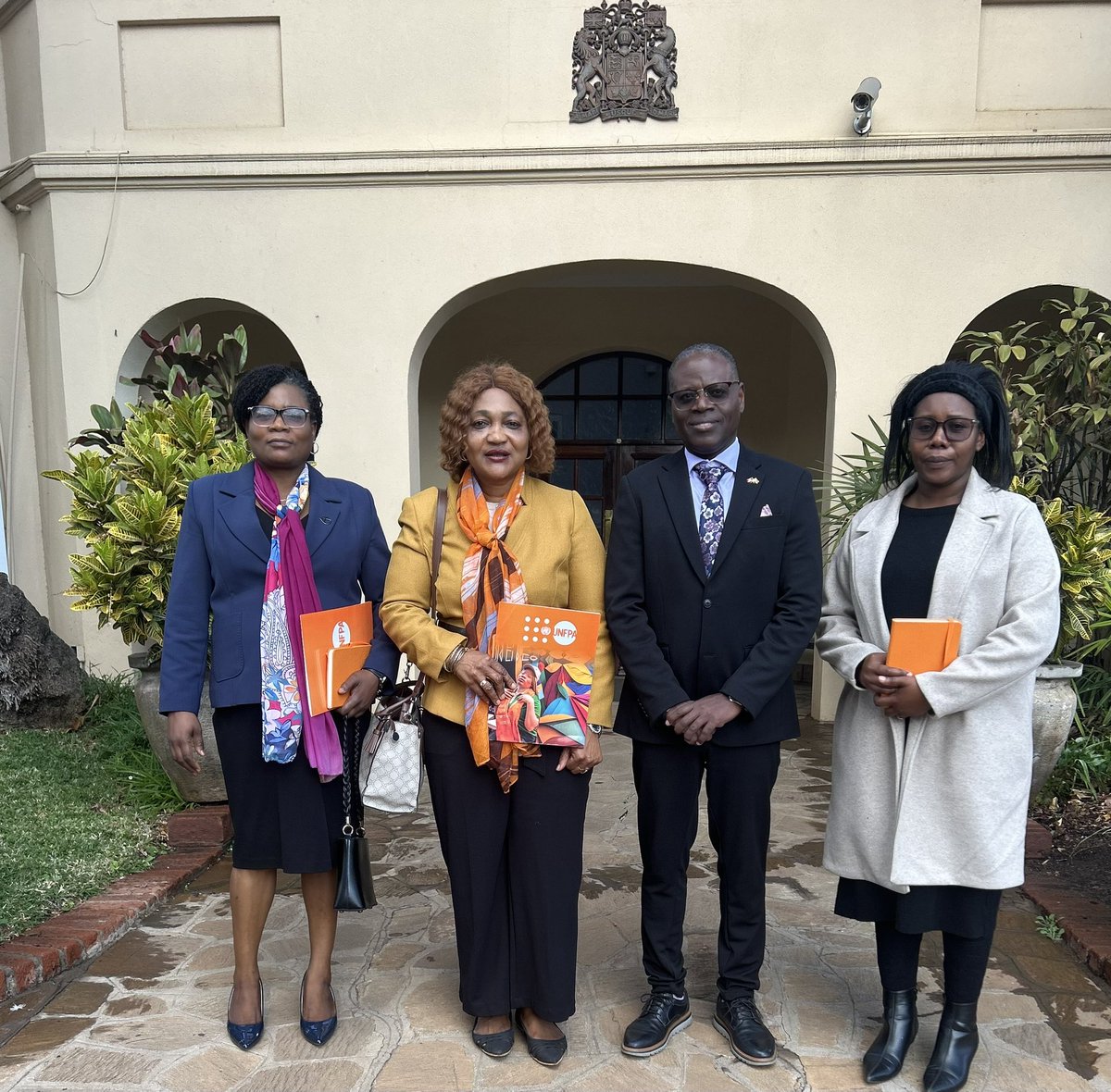 Always productive when Canada &amp; UNFPA reps get to discuss those core gender equality issues we care about. <a href="/AmbCanZimbabwe/">Canada au Zimbabwe</a> committed to efforts addressing #girlseducation #GBV #childmarriage #teenagepregnancy 
We also discussed <a href="/HeForShe/">HeForShe</a> as potent vehicle for progress here in 🇿🇼.