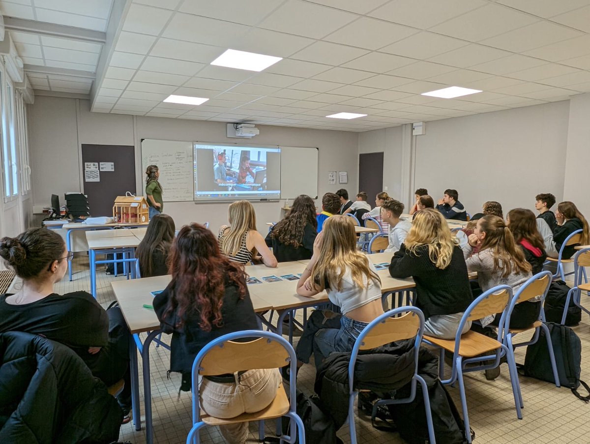 4EME - derniers ateliers en partenariat avec <a href="/FiboisFrance/">FIBOIS FRANCE</a> qui clôture l'action de découverte des métiers autour de la filière bois et la forêt. <a href="/Dsden07/">Ardèche-Direction académique</a>