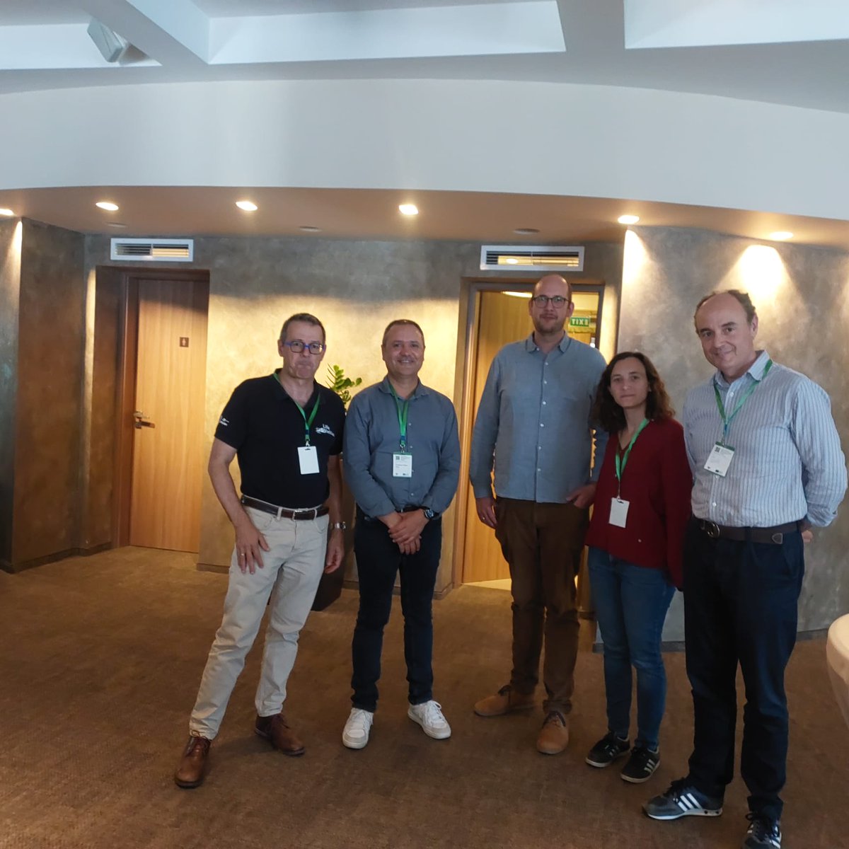 🌱 Desde Brașov, José Luis Durán, <a href="/Ppluis77Jos/">José Luis Durán</a>  de <a href="/OrthemSAU/">Orthem - Grupo Hozono Global</a> presenta #LifeTokenCO2 en el encuentro LIFE sobre restauración forestal. 🌍

Compartió espacio con expertos como:
🔹 F. González (<a href="/GranCanariaCab/">Cabildo Gran Canaria</a>  – #LifeNieblas)
🔹 G. Viera (Gesplan)
🔹 J.Bußmann (EU Projects)