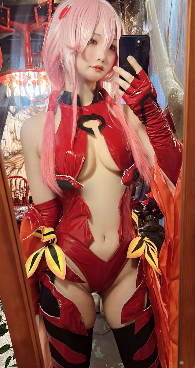 コミケ2日目(日) 西地区 “こ”ブロック－16a(西２ホール) に配置されてました🌸🌷
いのりコスプレ写真集出します～！ほかも多分いっぱい手出します💓
みんなに会えるの楽しみにしてるねぇ🫶