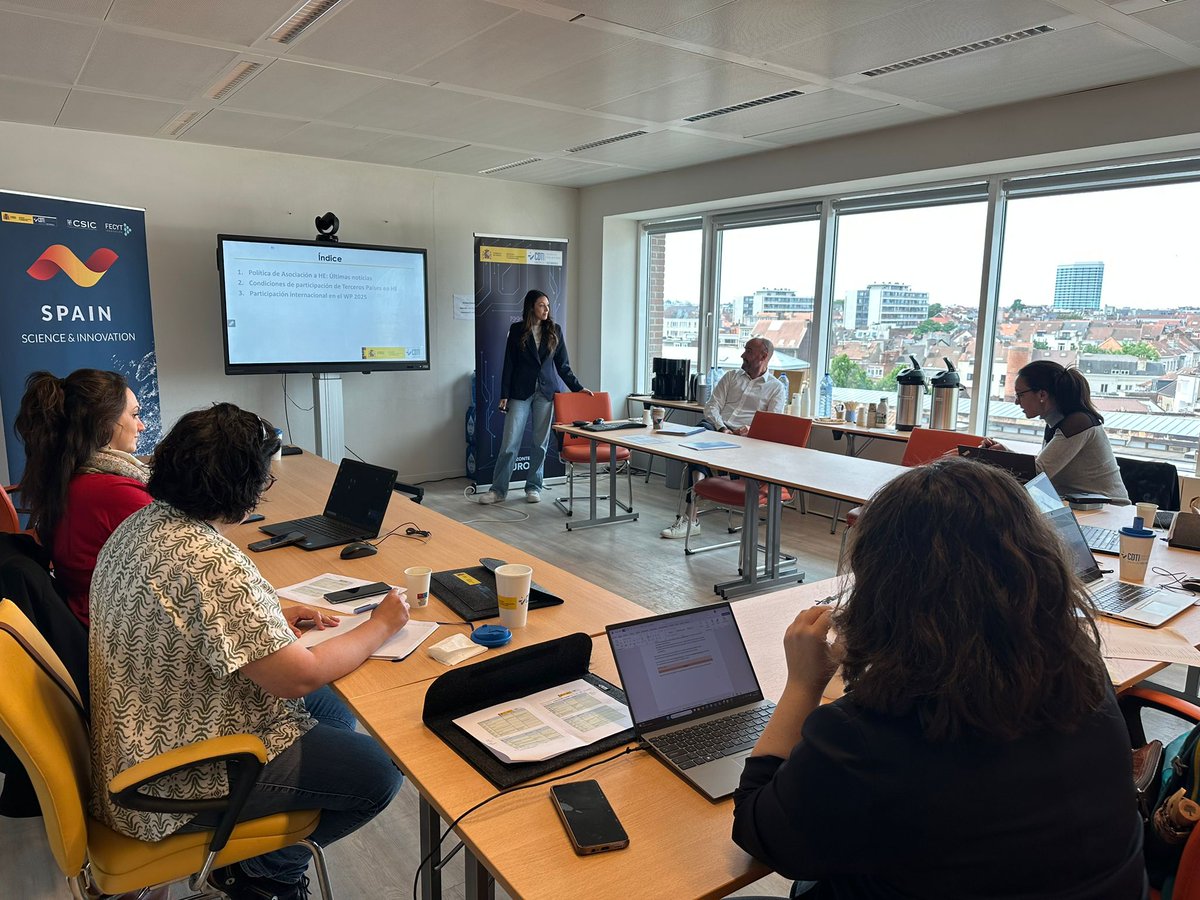 CDTI-SOST Bruselas (@sost_cdti) on Twitter photo 📣Último día de la semana en la 34ª Edición del Programa de Especialización de Gestores #PEG de la Oficina <a href="/sost_cdti/">CDTI-SOST Bruselas</a>‼️
📷Hoy nos acompaña nuestra compañera Sara Suárez, que ha presentado las claves de la Participación Internacional en <a href="/HorizonteEuropa/">Horizonte Europa</a>
#SOSTdifunde #SOSTasesora 📣Último día de la semana en la 34ª Edición del Programa de Especialización de Gestores #PEG de la Oficina <a href="/sost_cdti/">CDTI-SOST Bruselas</a>‼️
📷Hoy nos acompaña nuestra compañera Sara Suárez, que ha presentado las claves de la Participación Internacional en <a href="/HorizonteEuropa/">Horizonte Europa</a>
#SOSTdifunde #SOSTasesora