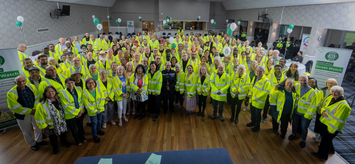 Last night we held our annual StreetWatch celebration event. We celebrated our amazing volunteers, awarded our StreetWatch stars and also recognised the long service of many volunteers with Bronze, Silver and Gold PIN badges.
Thank you and well done everyone! #StreetWatchHeroes