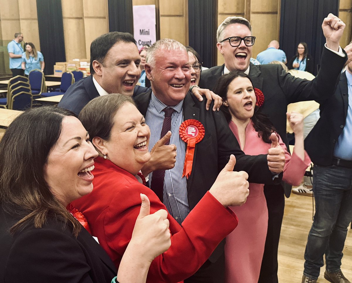 tmcgvideo's tweet image. After 4 weeks of a by-election campaign filled with snark and sideswipes, @DavyRussell4HLS’s quiet confidence really was enough for a @ScottishLabour gain after all.
His local profile won him this race - an old school but effective strategy that should send alarm bells ringing…