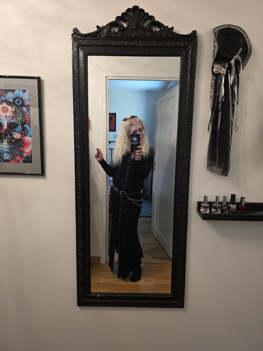 Tried a new hair piece and magnetic eye lashes. 
Have a wonderful weekend Darklings...

#Eldergoth #goth #tradgoth #over50 #NotaPhase #beyourself