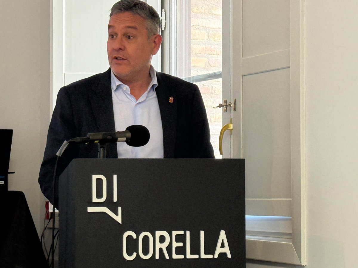 📑 El consejero García ha participado esta mañana en la entrega de los Premios Futuros Profesionales de la <a href="/AERinfoaer/">AER Empresa Ribera Navarra</a>

🗣️  En su intervención, el consejero ha destacado que con este tipo de iniciativas "estamos construyendo puentes reales entre la formación y el mundo laboral”.