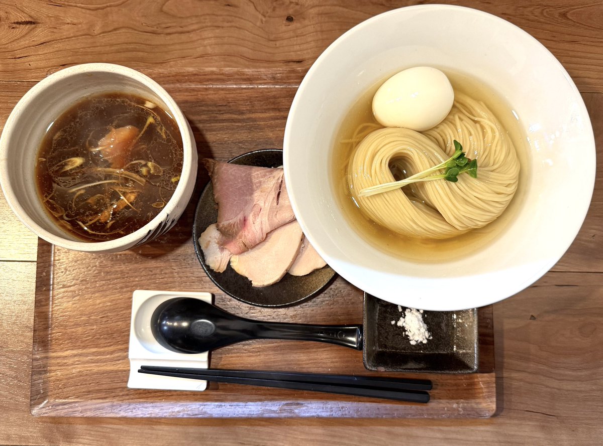 べ、別に、流行ってるから食べてるだけで、好きなわけじゃないんだからね！と思っていた、昆布水つけ麺。しかし食べ歩きで何度も出会った結果、単純接触効果により彼のことが気になるように。このお店（ラーメン健やか）は3回目だけど昆布水は2回目。もう言い訳できない！私は昆布くんに会いに来てる！