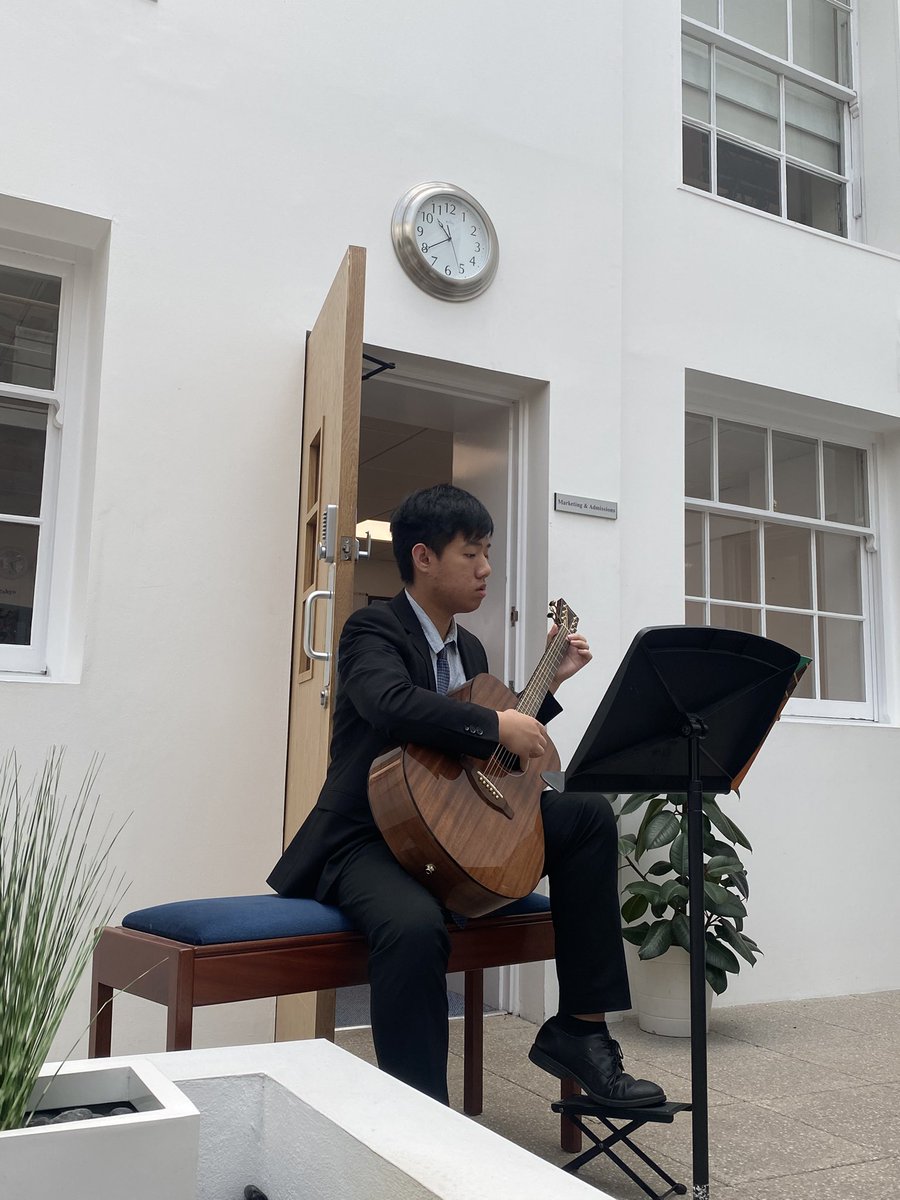 It was a guitar special in the Atrium this morning. 🎸 Thank you to these two guitarists for their super performances.