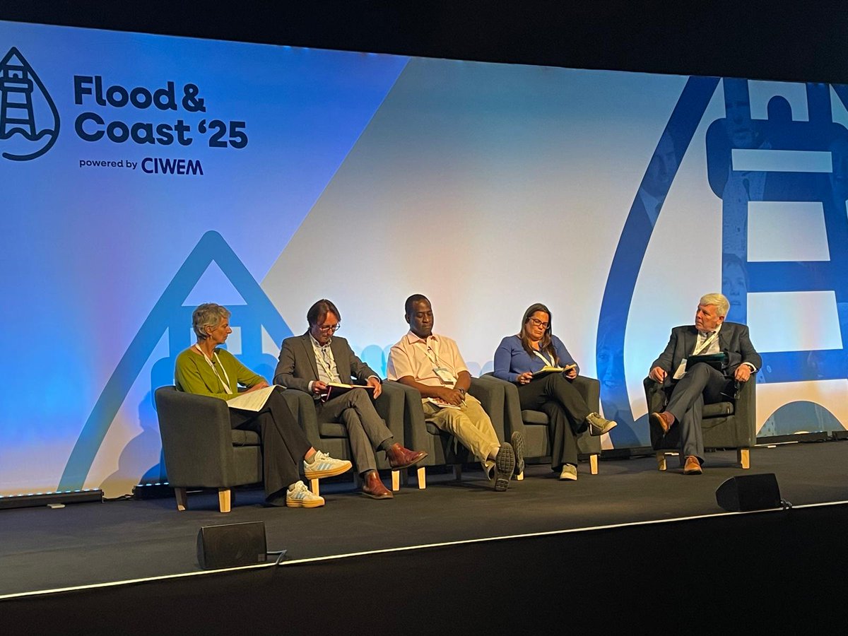 balfourbeatty's tweet image. This week, we attended the Flood & Coast event by @CIWEM, where topics such as innovation, ECI and social value were discussed. Jim Hutchison, Sector Director for our Regional Civils business, received the People's Award at Flood & Coast Awards dinner for his dedication.