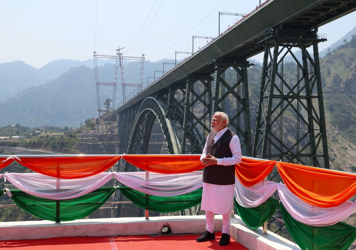 BJP Gujarat (@bjp4gujarat) on Twitter photo आसमान में सिर उठाकर
घने बादलों को चीरकर
रोशनी का संकल्प ले
अभी तो सूरज उगा है।
- प्रधानमंत्री श्री <a href="/narendramodi/">Narendra Modi</a> जी
📍चिनाब रेल ब्रिज, जम्मू-कश्मीर आसमान में सिर उठाकर
घने बादलों को चीरकर
रोशनी का संकल्प ले
अभी तो सूरज उगा है।
- प्रधानमंत्री श्री <a href="/narendramodi/">Narendra Modi</a> जी
📍चिनाब रेल ब्रिज, जम्मू-कश्मीर