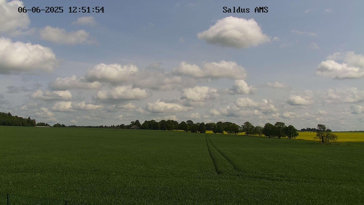 07.06. vietām īslaicīgs lietus, iespējams pērkona negaiss ar stiprām lietusgāzēm. Lēns līdz mērens D/DR vējš, piekrastē brāzmās līdz 15 m/s, rīt dienā negaisa laikā 15-18 m/s. Minimālā gaisa temp. naktī +10...+15°, maksimālā dienā +18...+23°, jūras piekrastē +15...+17°.