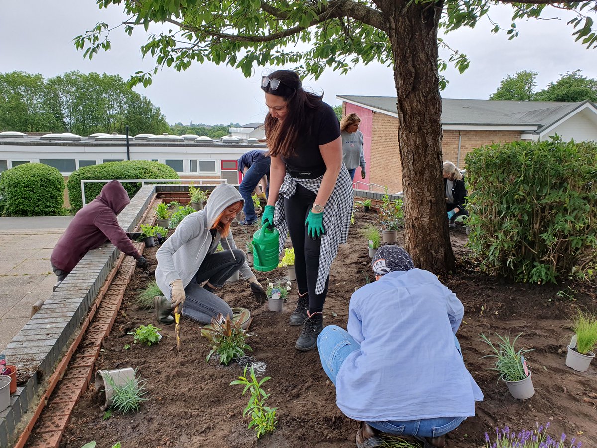 Hinckley and Rugby Building Society (@hinckleyrugbybs) on Twitter photo Following a grant from the Society’s #CommunitySponsorshipScheme a team of 9 Society #volunteers visited <a href="/HinckleySchool/">The Hinckley School</a> last week to create a #memorialgarden in remembrance of the staff & students who have passed away while at the school.🤍🌿
#Communitysupport #Hinckley Following a grant from the Society’s #CommunitySponsorshipScheme a team of 9 Society #volunteers visited <a href="/HinckleySchool/">The Hinckley School</a> last week to create a #memorialgarden in remembrance of the staff & students who have passed away while at the school.🤍🌿
#Communitysupport #Hinckley