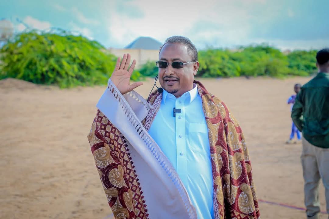 Muungaab wuxuu ciida kula tukaday dadweynaha Gubadley 🙏, wuxuuna ku baaqay midnimo 🤝 iyo la dagaalanka Khawaarijta ⚔️.
#Muqdisho #Ciid2025 #Soomaaliya
#찬란하게_빛날_해찬이의_스물여섯
#なにわ男子_BONBONVOYAGE