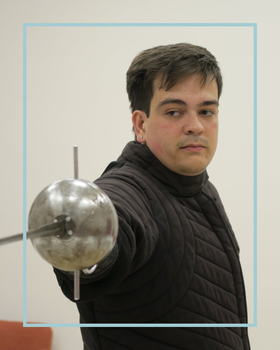 CM Larraona (@cmlarraona) on Twitter photo Nuestro colegio mayor está lleno de deportistas, algunos de disciplinas tan curiosas como la esgrima.🤺 Enrique Esteban de Cáceres, fan de este deporte, asegura que este pasatiempo le ha enseñado, sobre todo, disciplina y compañerismo; valores, sin duda, propios de un #colegial. Nuestro colegio mayor está lleno de deportistas, algunos de disciplinas tan curiosas como la esgrima.🤺 Enrique Esteban de Cáceres, fan de este deporte, asegura que este pasatiempo le ha enseñado, sobre todo, disciplina y compañerismo; valores, sin duda, propios de un #colegial.