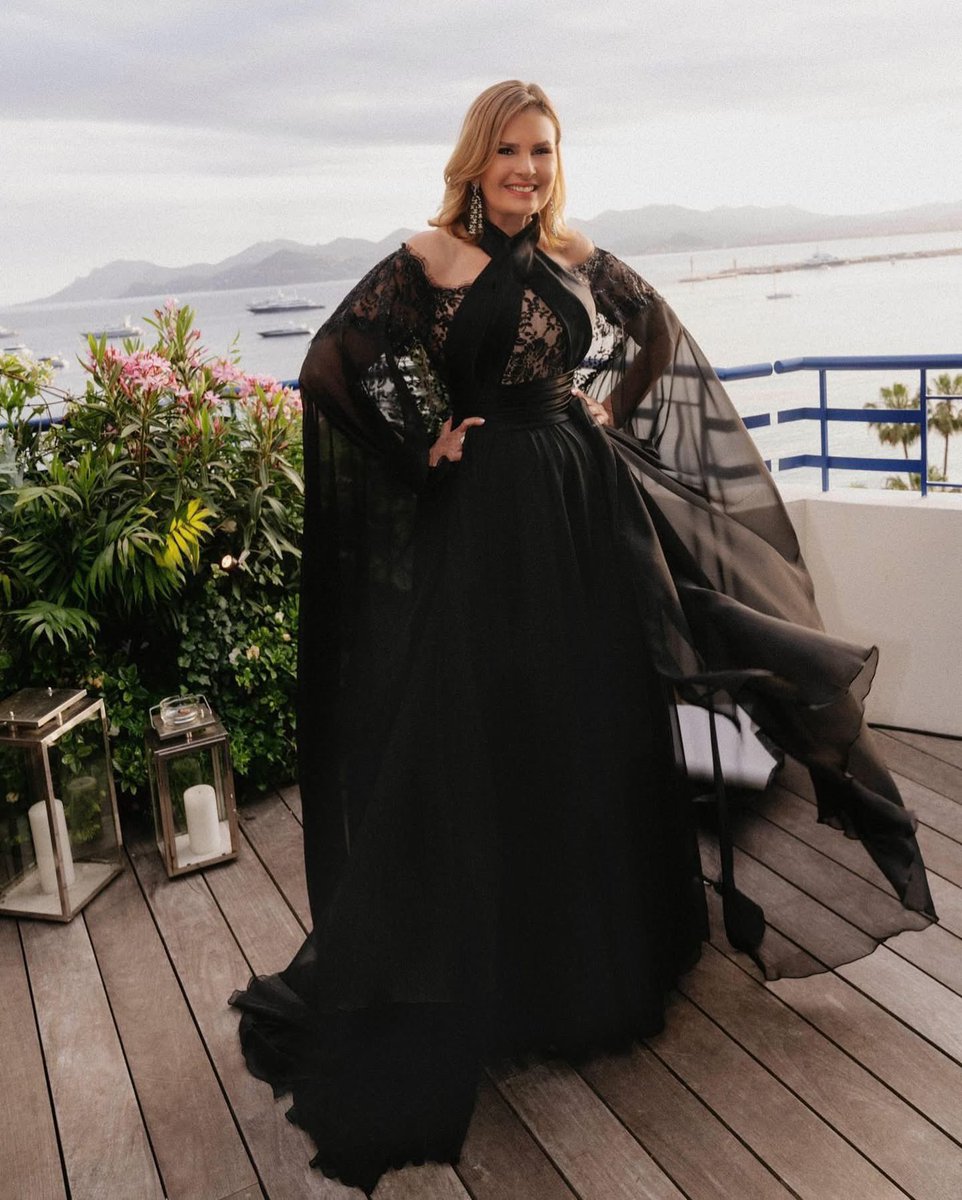 كل عام وأنتم بخير بمناسبة عيد الأضحى المبارك، أعاده الله على الأمة الإسلامية بالخير واليمن والبركات ❤️