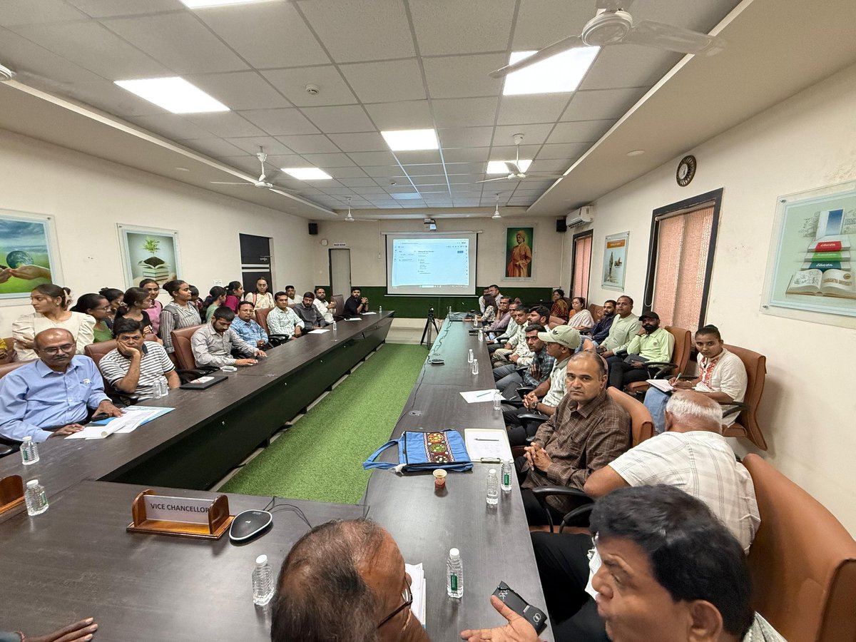 ABVPGujarat's tweet image. #ABVPRajkot દ્વારા ફિઝિયોથેરાપી દ્વિતીય વર્ષના પરીક્ષા પેપરમાં થયેલ છબરડા તથા સૌરાષ્ટ્ર યુનિવર્સિટીના વિવિધ પ્રશ્નોને લઈને આંદોલન કરવામાં આવ્યું.

#ABVPGujarat