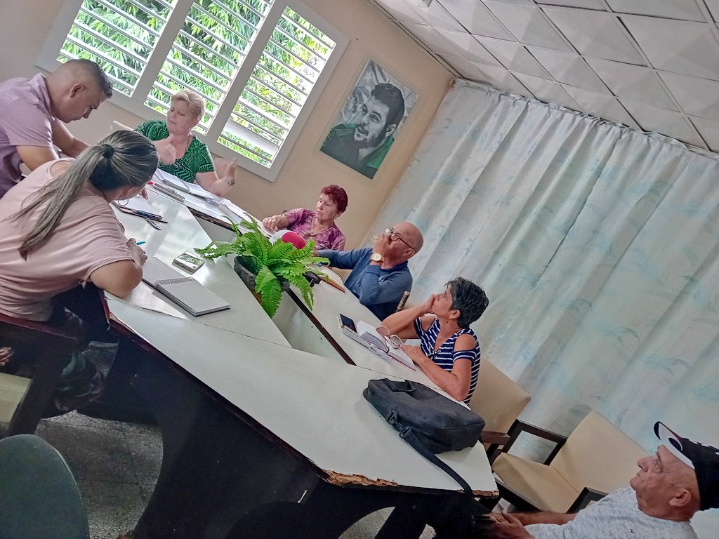 Como cada mes se reúne la dirección de la <a href="/amppcab/">AsambleaCabaiguán</a> con los Presidentes de los Consejos Populares del municipio para intercambiar informaciones 🇨🇺
#Cabaiguán 
#SanctiSpíritusEnMarcha  
<a href="/DiazCanelB/">Miguel Díaz-Canel Bermúdez</a> 
<a href="/AsambleaCuba/">Asamblea Nacional Cuba</a> 
<a href="/AlexisLorente74/">Alexis Lorente Jiménez</a> 
<a href="/LaritzaCon11073/">Laritza Concepción</a> 
<a href="/BeatonNunez/">Alberto Beaton Nuñez</a>
<a href="/DeivyPrezMartn1/">Deivy Pérez Martín</a>
