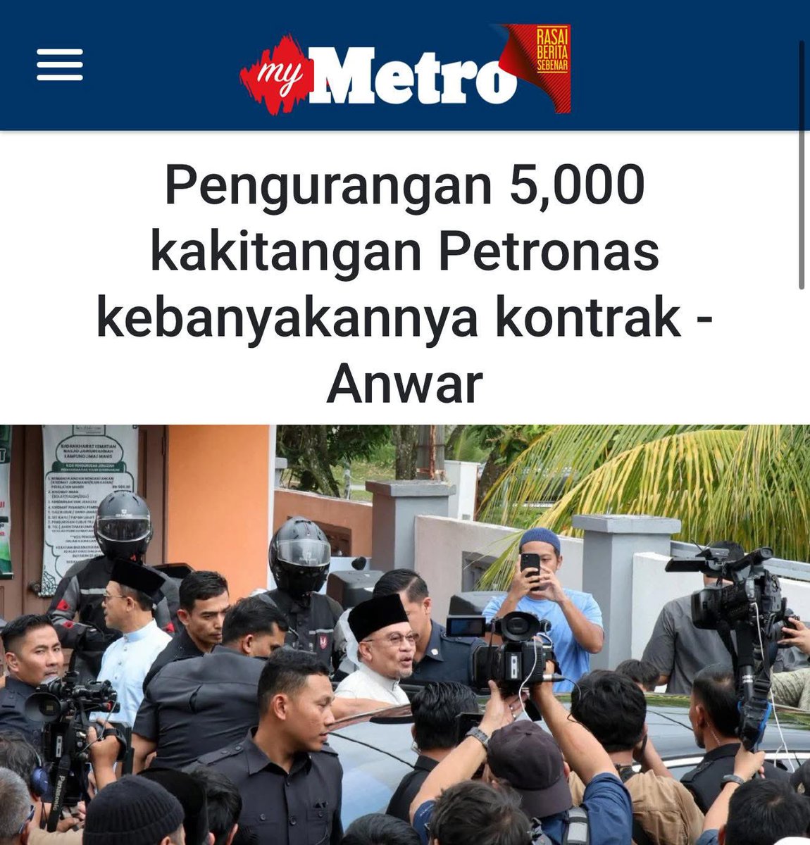 PMX: “Jangan risau, yang kena buang tu banyak pekerja kontrak je.”

Begitulah lebih kurang nada kenyataan PMX bila ditanya pasal 5,000 pekerja Petronas yang bakal diberhentikan.

Senang cakap lah kalau bukan diri sendiri yang kena.

Pekerja kontrak pun manusia, Rakyat Malaysia…