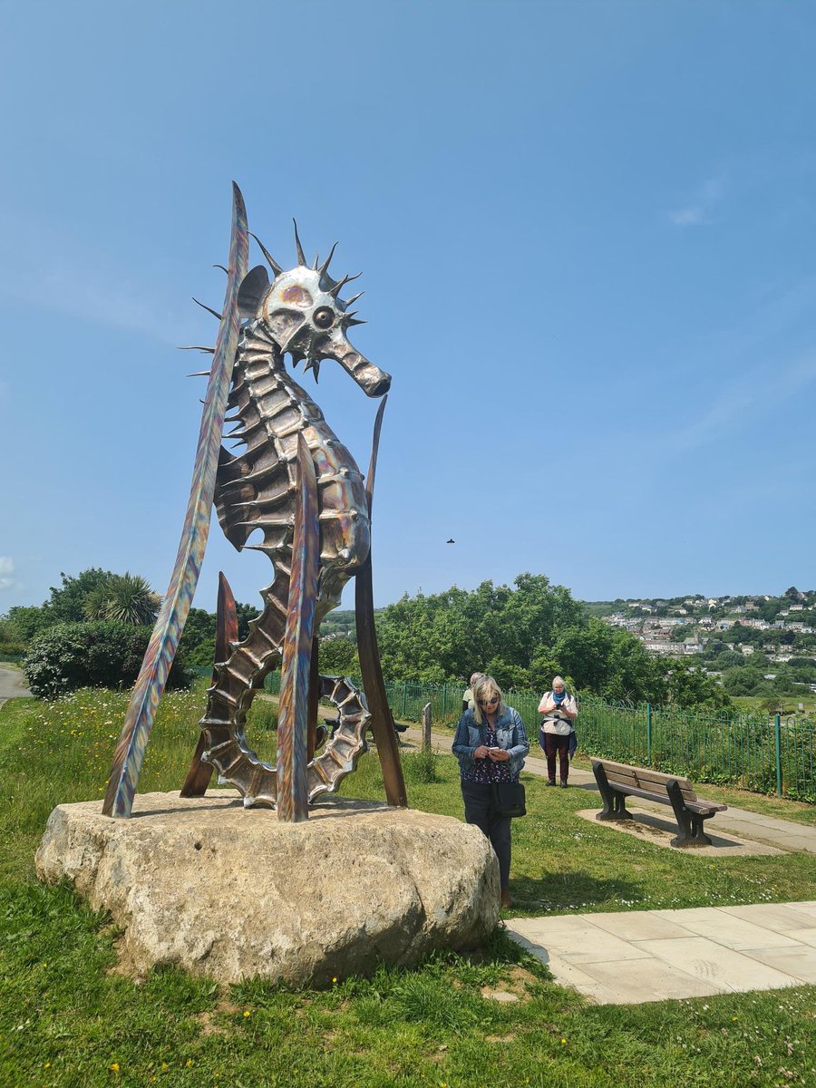Taith gerdded wirioneddol bleserus ar hyd Llwybr Celf Abergwaun, cerfluniau a gwaith celf ysbrydoledig gan gynnwys Cerflun Morfarch LLYR ac yna sgwrs dros goffi a chacen yng Nghaffi Oceanlab Goodwick.

Cofrestrwch Pembs Green Escapes: forms.office.com/e/7me92MiBDX