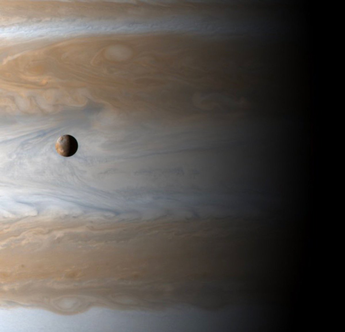 Io in the presence of Jupiter.

Absolutely epic image.

📸 Credit: NASA/JPL/UofArizona