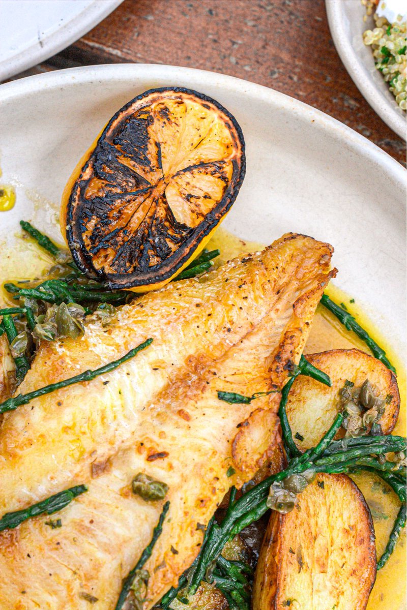It's National Fish 'N' Chip Day, but we're not like other girls... 🐠 Pan-fried Hake with Jersey Royals is the way to go! 

#fishnchipday #tootingfoodies #hake #catchoftheday #londonfood